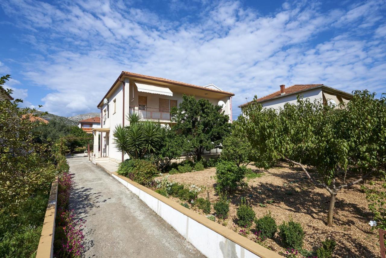 Apartments And Rooms With Parking Space Trogir - 13102 Exterior foto