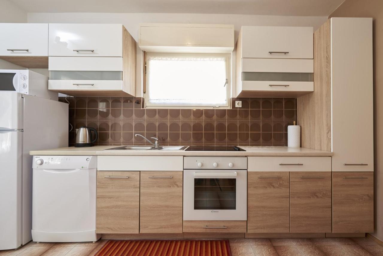 Apartments And Rooms With Parking Space Trogir - 13102 Exterior foto